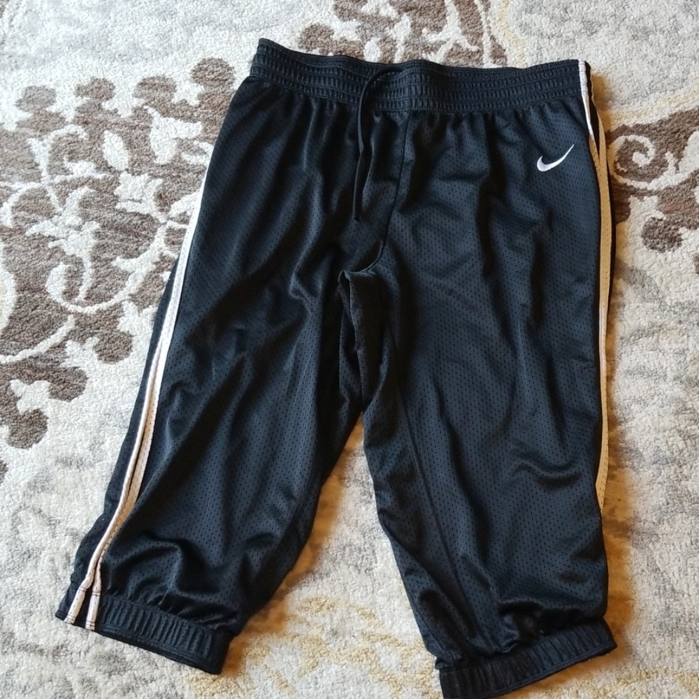 Nike dri fit capri pant